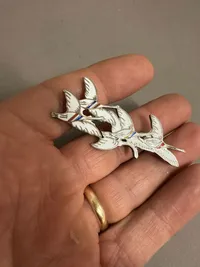 BROCHE, Sterling sølv/emalje, Erik Magnusson, de 5 Nordiske svaner 1940.
