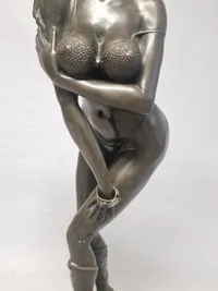 Stor brocefigur nøgen dame