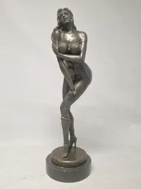 Stor brocefigur nøgen dame