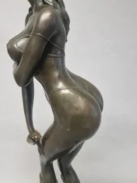 Stor brocefigur nøgen dame
