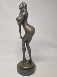 Stor brocefigur nøgen dame