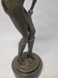 Stor brocefigur nøgen dame