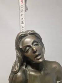 Stor brocefigur nøgen dame
