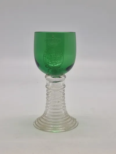 Originalt glas fra kongeskibet ( mindre afslag )