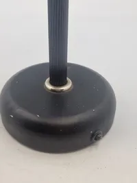 Ældre designer lampe med manglende ledning og skrue