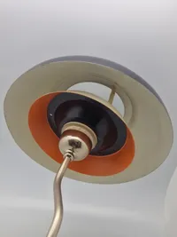 Ældre designer lampe med manglende ledning og skrue