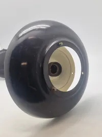 Ældre designer lampe med manglende ledning og skrue