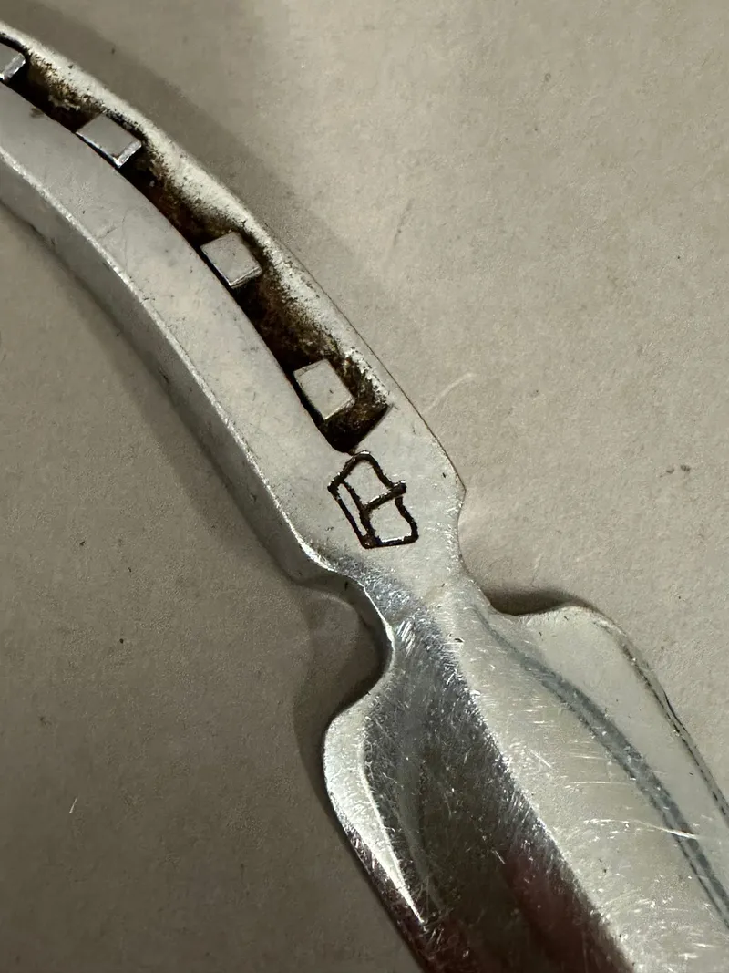 Originalt minde fra kavaleriet, papirkniv fremstillet af ejeres hests hestesko
