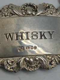 Originalt engelsk whiskey decanter label sterlingsølv Alan M Weisrose  London 1977