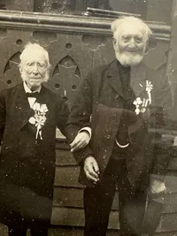 Originalt foto af 2 veteraner fra slaget ved frederecia 1849, fuld historie bag på