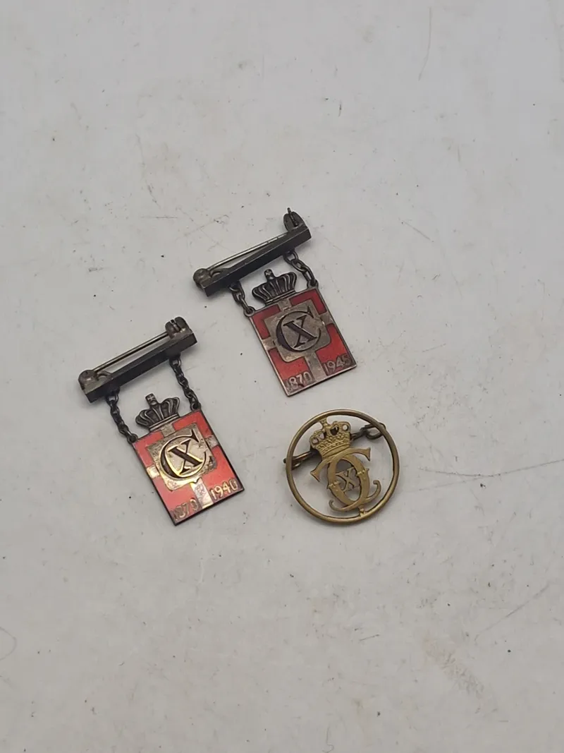 Lot Georg Jensen kongemærke & nationalt mærke lavet af ww2 mønt