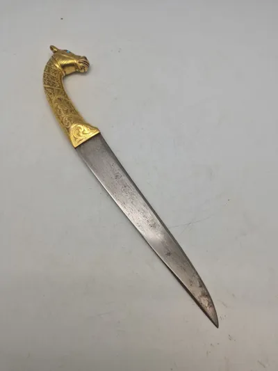Veludført Indo Persian Mughal horse face dagger, with gold foiel plating and Damascus blade