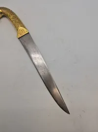 Veludført Indo Persian Mughal horse face dagger, with gold foiel plating and Damascus blade