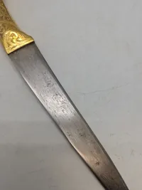 Veludført Indo Persian Mughal horse face dagger, with gold foiel plating and Damascus blade