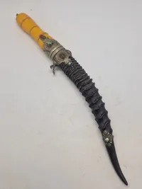 veludført Morrccan dagger med skede af horn