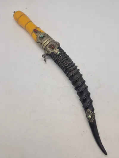 veludført Morrccan dagger med skede af horn