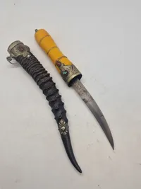 veludført Morrccan dagger med skede af horn