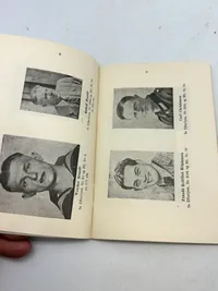 "Udvalg af Billed-Bilag til Danske Politi Efterretninger" af 16.10.1945. 65 sider hæfte med billeder af personer som siden 5.5.1945 har været efterlyst for landsskadelig virksomhed. Mint