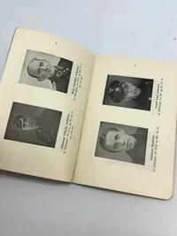 "Udvalg af Billed-Bilag til Danske Politi Efterretninger" af 16.10.1945. 65 sider hæfte med billeder af personer som siden 5.5.1945 har været efterlyst for landsskadelig virksomhed. Mint