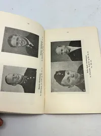 "Udvalg af Billed-Bilag til Danske Politi Efterretninger" af 16.10.1945. 65 sider hæfte med billeder af personer som siden 5.5.1945 har været efterlyst for landsskadelig virksomhed. Mint