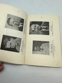 "Udvalg af Billed-Bilag til Danske Politi Efterretninger" af 16.10.1945. 65 sider hæfte med billeder af personer som siden 5.5.1945 har været efterlyst for landsskadelig virksomhed. Mint