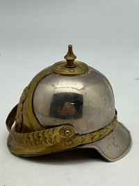 Svensk blækhus i form af hjelm