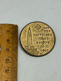 Originalt (Denmark/Knivsbjerg beliggende i Sønderjylland) Tag der Deutschen Volksgruppe 23.VI.1940 badge - sjælden