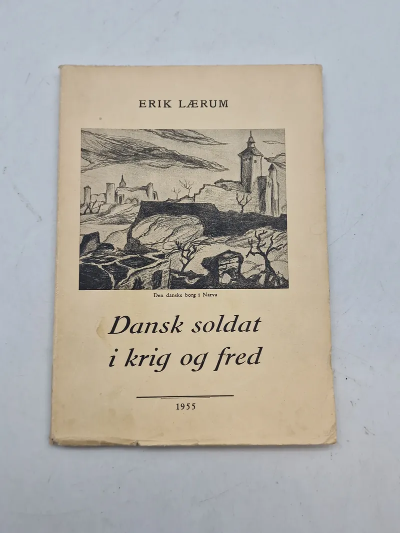 Ekstrem sjælden bog - Dansk soldat i krig og fred skrevet af landsungdomsfører Erik Lærum og er personligt dedikeret til Helge Bangsted (Folketingsmedlem for DNSAP)