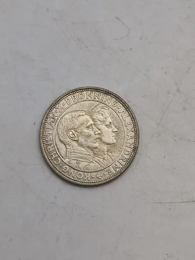 Original sølvmønt - CHR. X. OG DR. ALEXANDRINES SØLVBRYLLUP 2 KR. 1923