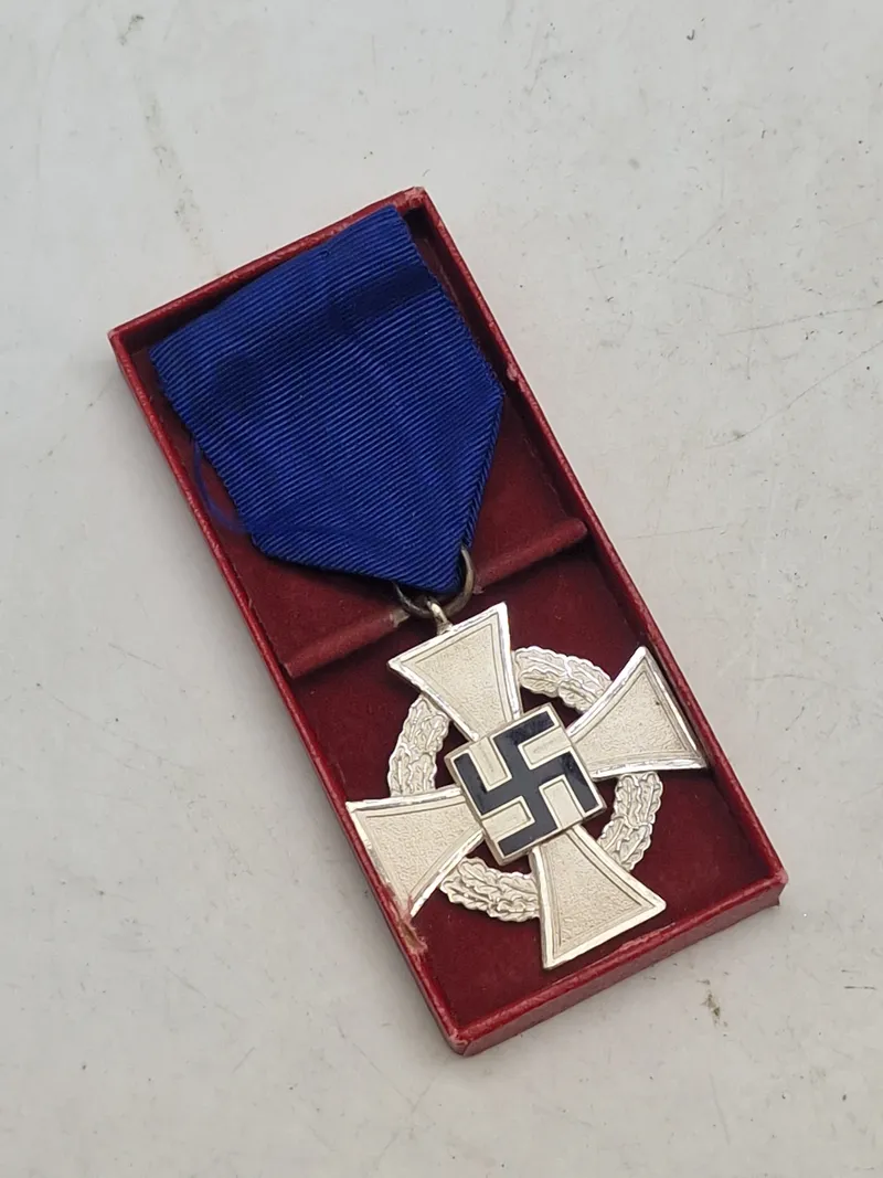 Original medalje for 25 års tro tjeneste med æske