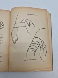 Sjælden originalt DRK lægebog