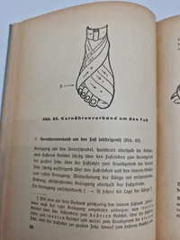 Sjælden originalt DRK lægebog