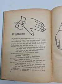 Sjælden originalt DRK lægebog