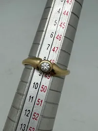 Gulring i 14k guld med klar sten, vægt 1.26 gram
