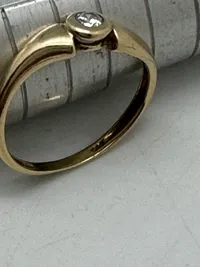 Gulring i 14k guld med klar sten, vægt 1.26 gram
