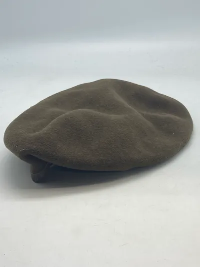 Original brun baret - bl.a. anvendt af lottekorpset