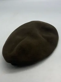 Original brun baret - bl.a. anvendt af lottekorpset