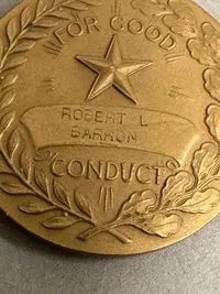 Original Navngiven The Good Conduct Medal WW2: Robert L Barron ( 1917-1969)