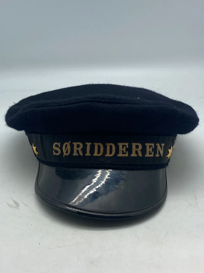 Civil kasket med påsat originalt huebånd fra Søridderen (Minestryger, senere patruljefartøj)