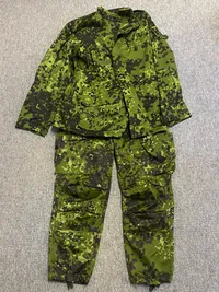 Original dansk uniform i M/84 sløring