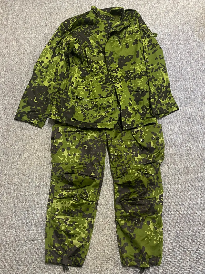 Original dansk uniform i M/84 sløring