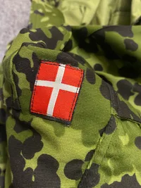 Original dansk uniform i M/84 sløring