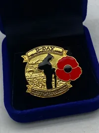 D-day pin med æske