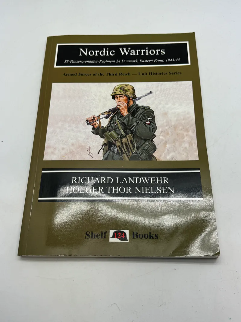 Nordic Warriors (Regiment 24 Danmark) signeret af den ene forfatter Holger Thor Nielsen