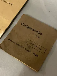 Originale Dansk WW2 gasmaske hæfter
