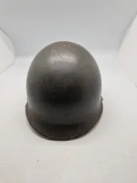 Original amerikansk hjelm - hjelmskal er fra ww2 med frontseam - inderhjelm er senere