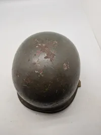 Original amerikansk hjelm - hjelmskal er fra ww2 med frontseam - inderhjelm er senere