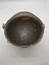 Original amerikansk hjelm - hjelmskal er fra ww2 med frontseam - inderhjelm er senere