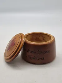 Original skål med låg til minde om tjenesten i den danske brigade i Tyskland
