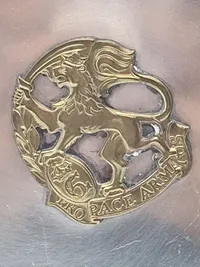 Lot dansk militaria - bl.a. mønt til minde om den kongelige livgarde
